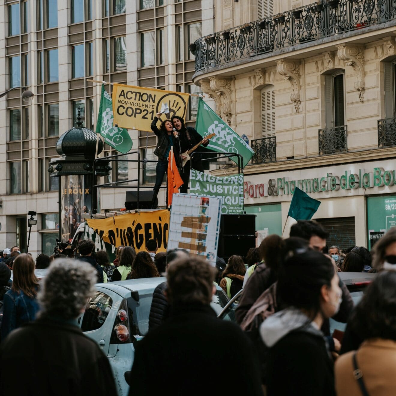 Parlons mobilisation citoyenne et engagement avec Sarah Durieux, Teïssir Ghrab et Laetitia Van De Walle